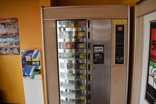 今や絶滅危惧種 高知市比島町にある昭和レトロな自販機グルメを全制覇してきた件 高知県公式 高知県のあれこれまとめサイト 高知家の
