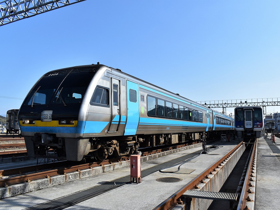 高知を走る大動脈・JR土讃線を支える車両基地に潜入してみた | 【高知