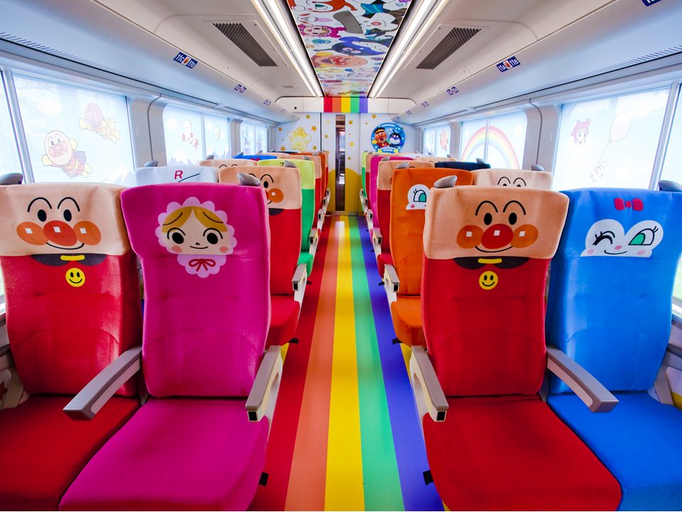 子どもたち大興奮必至の2時間30分の旅！「アンパンマン列車」が 