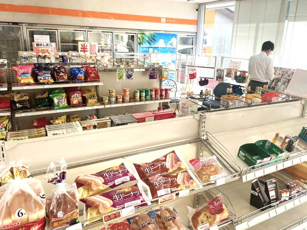 屋内, 食品, テーブル, カウンター が含まれている画像 AI 生成コンテンツは誤りを含む可能性があります。