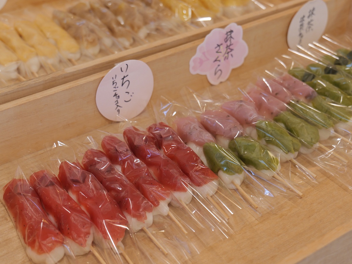 和菓子キティ根付け4種どら焼きわらび餅いちご大福うさぎまん　2007年平成レトロ mochitrim.jpg